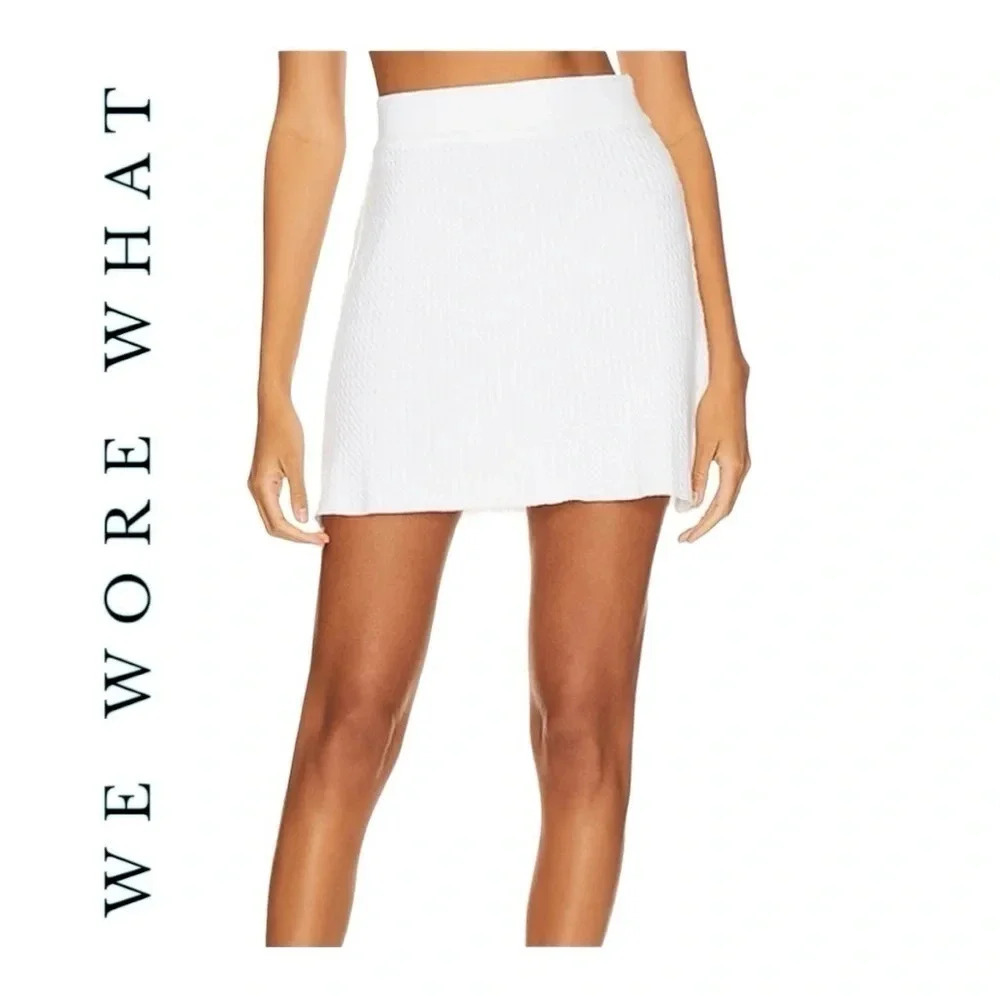 1625. WE WORE WHAT CABLE KNITTED SKIRT SIZE‎ X-LARGE WHITE IN COLOR SOLID COLOR